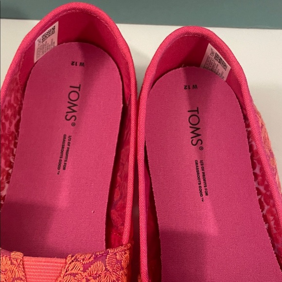TOMS FUCHSIA ROSE BOTANICAL LACE NWT - Picture 3 of 4